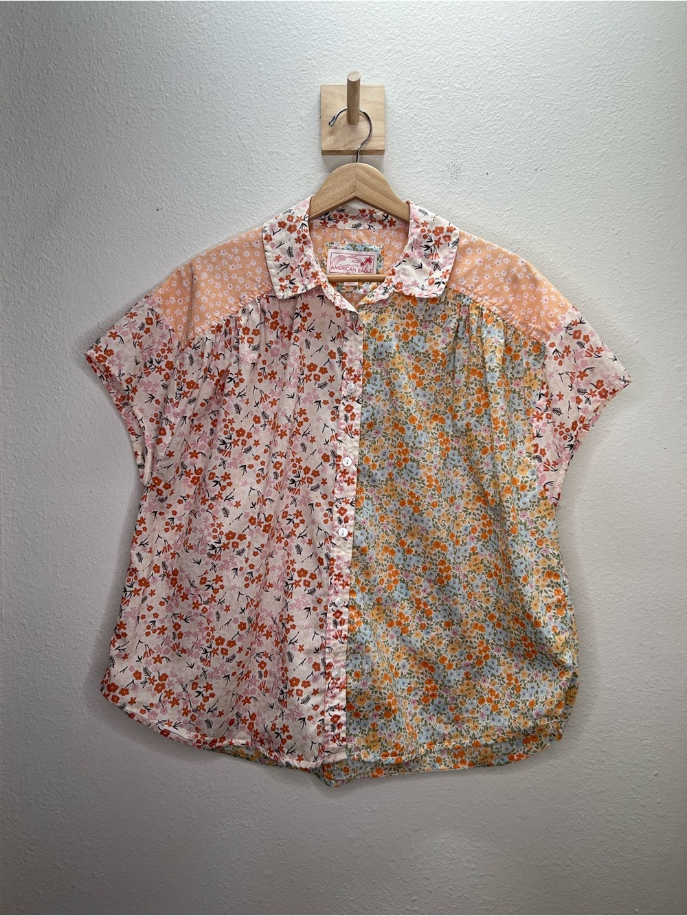 Cottagecore American Eagle Peach & White Floral Oversized Patchwork Button-Up XS